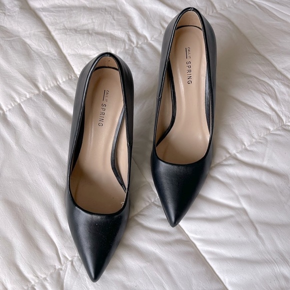 Black High Heel - Picture 2 of 4